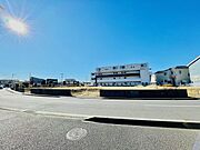 前面道路含む外観