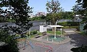 瀬戸ケ谷つつじ公園 徒歩4分。 320m