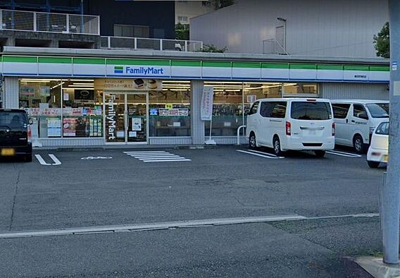 ファミリーマー...
