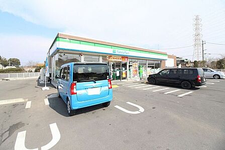 ファミリーマート瀬谷阿久和西4丁目店 徒歩4分。 260m