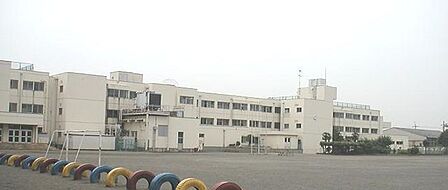 綾瀬市立北の台小学校 徒歩11分。 870m