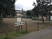 緑の広場11号 徒歩6分。 420m