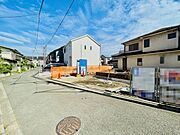 前面道路含む外観