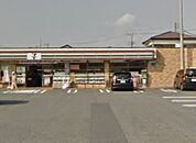 セブンイレブン横浜阿久和山谷店 徒歩4分。 290m