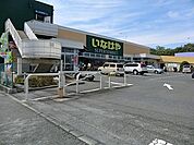 いなげや横浜左近山店 徒歩9分。 700m