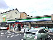 ファミリーマート 大和西鶴間店 徒歩7分。 510m