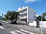 周辺：横浜市立西が岡小学校 徒歩5分。 400m