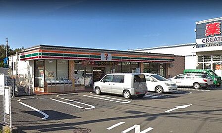 セブンイレブン横浜左近山団地店 徒歩9分。 700m