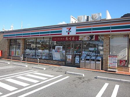 セブンイレブン瀬戸苗場町店 750m