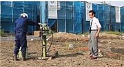 調査結果を詳細なデータや現場写真を貼付した「地盤調査報告書」にて報告。その土地に最適なプランを提案します。不同沈下しない地盤の品質をお約束。基礎着工日に始まり、引き渡し日から20年間保証します。