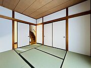 1階6畳の和室。客間やお子様の部屋としてなど活用様々。