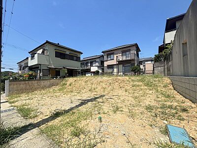 外観：南面道路に面した日当たり良好なお土地です！