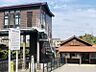 周辺：JR武豊線「亀崎」駅まで700ｍ　徒歩約9分●「日本最古の現役駅舎」と紹介される無人駅。自動券売機・自動改札機が整備されています。旧ホームの石積みからも歴史を感じられます。
