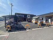 まるかつ市場 本店　車で4分 1250m