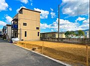 ゆとりある駐車スペースが確保できる間口の広い敷地