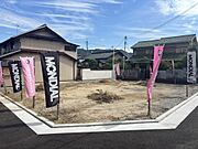 角地ならではの自由度の高い駐車スペースの配置で効率的な敷地利用が可能