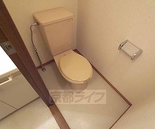 画像8:シンプルなトイレ。