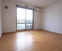 近鉄京都線 伊勢田駅 徒歩1分の賃貸アパート 1階1Kのリビング/ダイニング