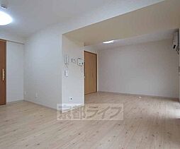 ブラッサム精華 201 2階1Kのリビング/ダイニング