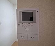 防犯対策にもなるモニター付インターホンです。