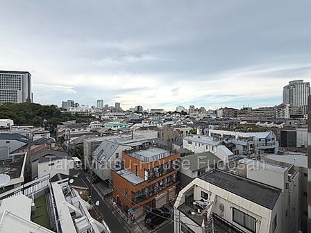 ダイニングからは開放的な景色が望めます。