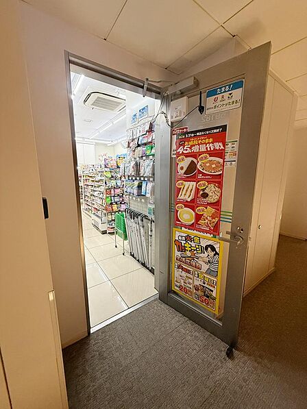 マンション内にコンビニ完備