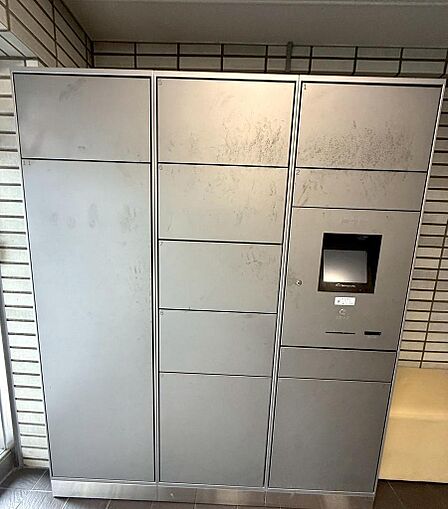 不在時でも荷物の受け取りが可能な宅配ボックス付き。忙しい毎日をサポートします。