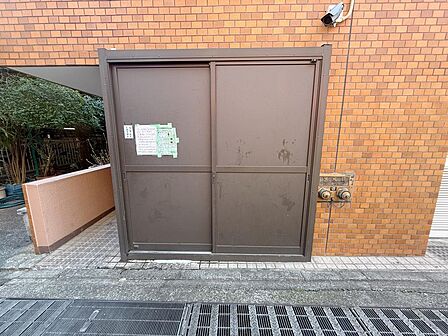 敷地ゴミ置き場 いたずら防止で防犯カメラ設置 共用部
