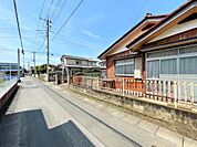 敷地東側の道路です。敷地北東側から撮影しました。
