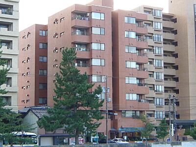 外観:温かみのあるブラウンタイル貼りの外観!重厚感と落ちつきを感じさせる佇まいです。 外観:温かみのあるブラウンタイル貼りの外観!重厚感と落ちつきを感じさせる佇まいです。