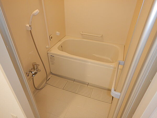 画像4:利な自動お湯張り機能付きのお風呂、浴室換気乾燥機付きです