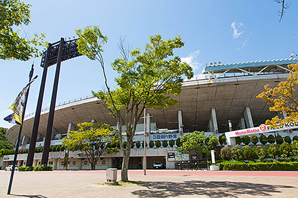 画像18:公園「神戸総合運動公園まで1800ｍ」公園内には様々な施設がありますが、一番の注目ポイントはオリックス・バファローズの準本拠地のスタジアム「ほっともっとフィールド神戸」です。