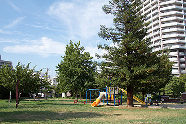 画像18:公園「兵庫駅南公園まで270ｍ」敷地に隣接する公園です。