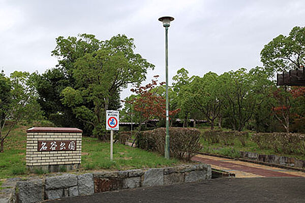 画像13:その他周辺「名谷公園まで1500ｍ」大きな日時計のモニュメントを中心に広がり、毎日たくさんの人が集まる地域の憩いの場です。