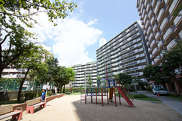 画像11:公園「敷地内プレイロットまで50ｍ」遊具のあるプレイロットを敷地内に5か所設置しています 。