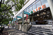 ショッピングセンター「ライフ御影店まで1700ｍ」お勤め帰りや休日のまとめ買いには便利です。