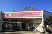 スーパー「トーホーストア 大久保高丘店まで230ｍ」「大久保東第2」から歩道橋で直通している「トーホーストア 大久保高丘店」。ここでの暮らしには欠かせない最も身近なスーパーです。