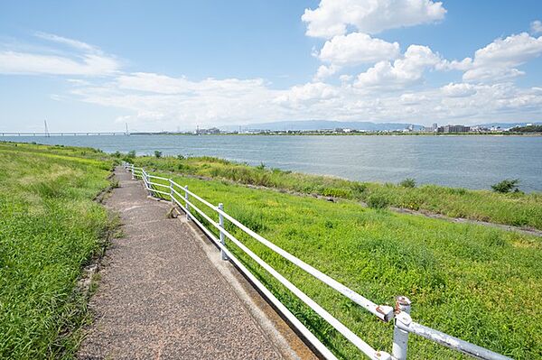 その他画像：開放的な淀川沿いの道♪