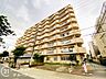 外観：現在賃貸中のオーナーチェンジ物件です。周辺には生活施設が充実しており、将来的な資産運用をお考えの方にもおすすめの環境です。