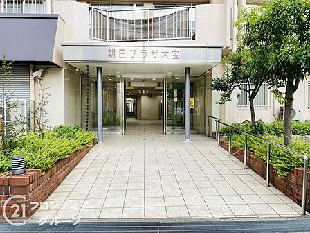 落ち着いた雰囲気のエントランスは、訪れる人に心安らぐ空間を提供し、温かく迎えてくれます!