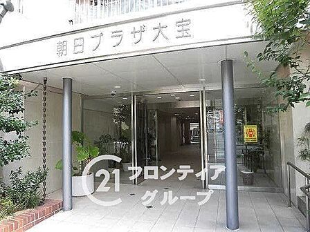 落ち着いた雰囲気のエントランスは、訪れる人に心安らぐ空間を提供し、温かく迎えてくれます!