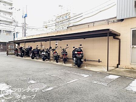 スーパーのライフ桜ノ宮店まで徒歩約7分。複数のお買い物施設が身近に揃っており、毎日の食材の買い出しもラクラク快適です。