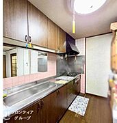 対面式キッチンで、ご家族とお話しながらお料理ができる楽しい空間です