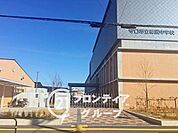 守口市立樟風中学校 徒歩6分。守口市立第二中学校と第四中学校の統合による新設中学校です。校舎は吹抜け、中庭を配置して自然の光や風が行き渡るように設計。吹奏楽部が活発で、コンサートやコンクールなども開…