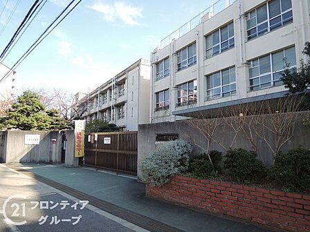 大阪市立東淀中学校 徒歩10分。 770m