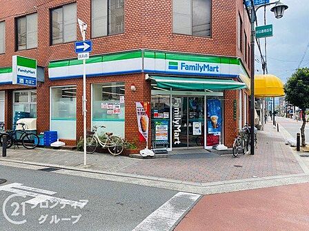 ファミリーマート関目三丁目店 徒歩3分。 190m