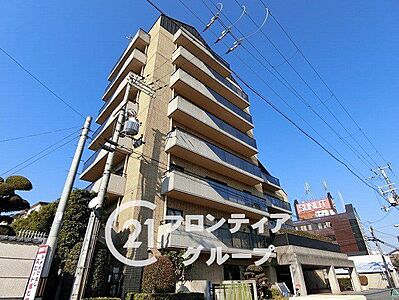 外観:シンプルで洗練されたマンション外観は、住む人のセンスを引き立て、落ち着いた雰囲気を提供します。都会的なデザインが魅力で、住む人に誇りを与える空間です 外観:シンプルで洗練されたマンション外観は、住む人のセンスを引き立て、落ち着いた雰囲気を提供します。都会的なデザインが魅力で、住む人に誇りを与える空間です