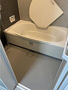 機能的で清潔なバスルームで、快適な生活を実現します。毎日の疲れを癒すリフレッシュタイムをお楽しみください。