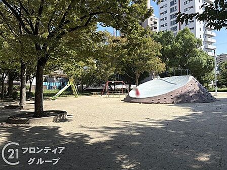 東今福公園 徒歩5分。 340m