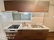 木目調のデザインが温かみを感じる、インテリアになじみやすいキッチンです